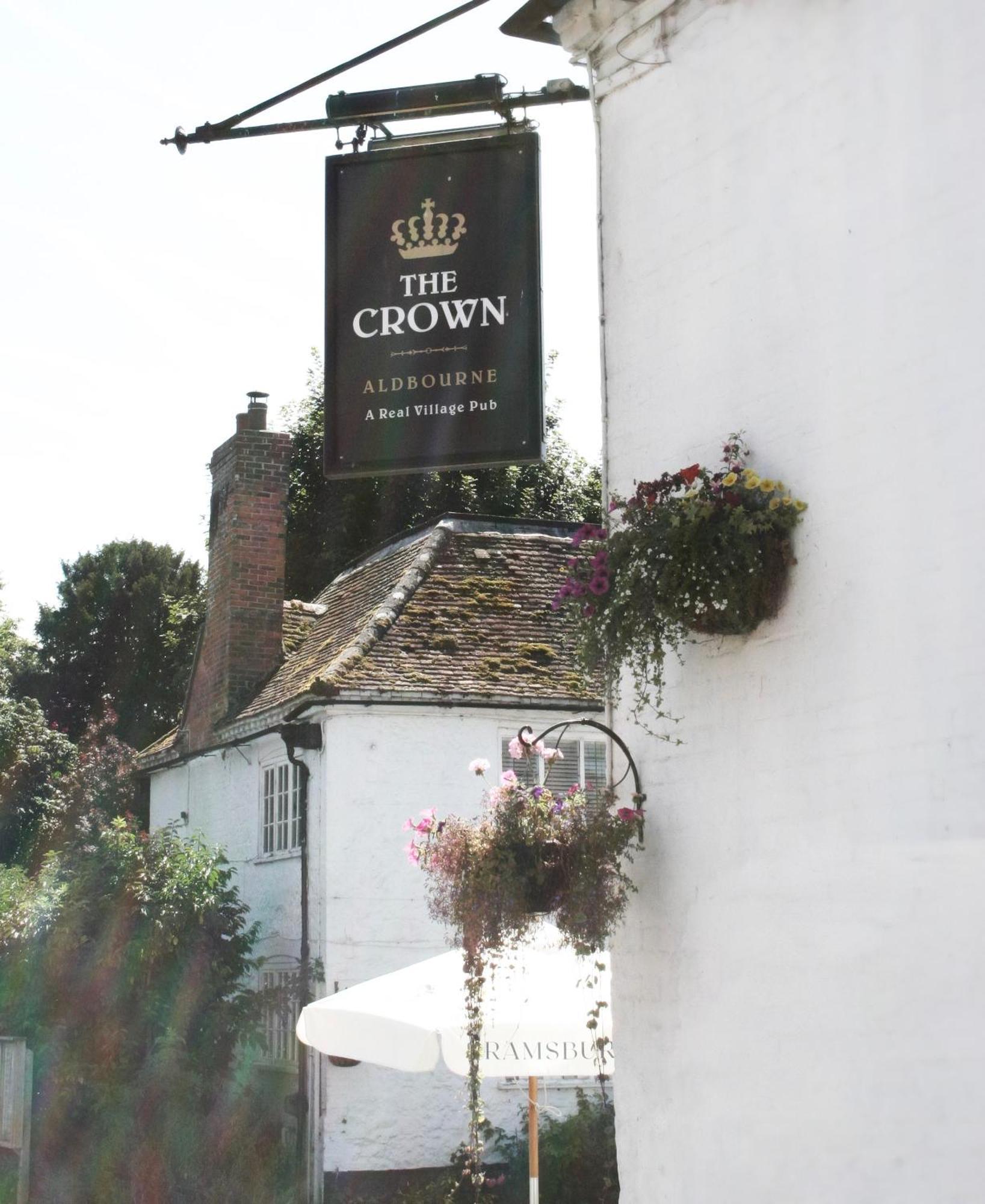 The Crown Aldbourne Hotell Exteriör bild