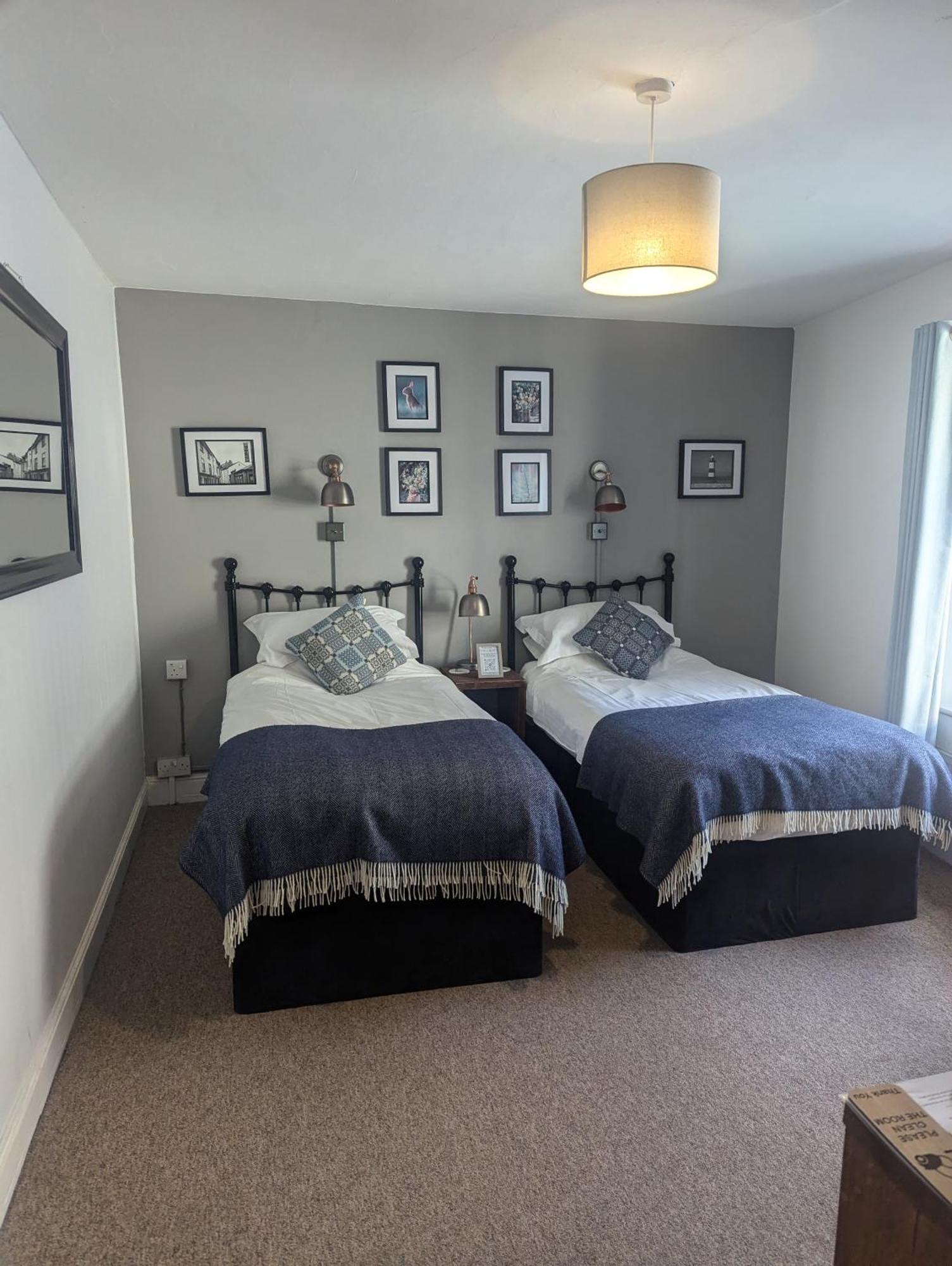 The Crown Aldbourne Hotell Rum bild