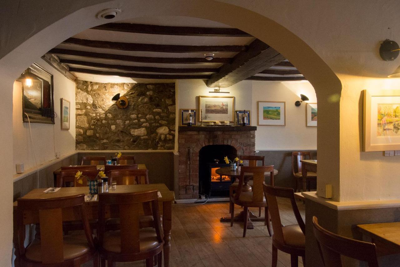 The Crown Aldbourne Hotell Exteriör bild